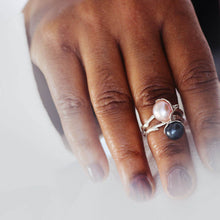 Load image into Gallery viewer, Pearl charm ring, sterling silver flower