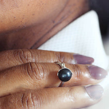 Load image into Gallery viewer, Pearl charm ring, sterling silver flower