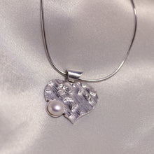Load image into Gallery viewer, Engraved heart pendant, freshwater pearl