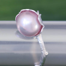 Load image into Gallery viewer, Pearl charm ring, sterling silver flower