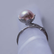 Load image into Gallery viewer, Adjustable ring for women, flower ring with a twig design for the band