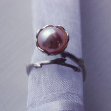 Load image into Gallery viewer, Adjustable ring for women, flower ring with a twig design for the band