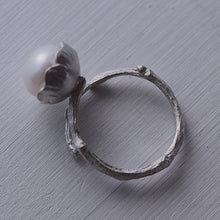 Load image into Gallery viewer, Adjustable ring for women, flower ring with a twig design for the band