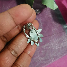 Load image into Gallery viewer, Adjustable flower ring set with a morganite