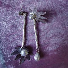 Load image into Gallery viewer, Asymmetric long dangle flower earrings