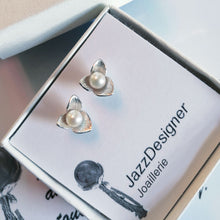 Load image into Gallery viewer, Flower sterling silver stud earrings, pearl earrings