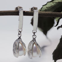 Load image into Gallery viewer, Organic dangle earrings