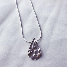 Load image into Gallery viewer, Engraved silver drop necklace, flower pattern set with a pearl