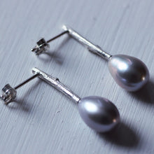 Load image into Gallery viewer, Pearl_drop_earrings-oval_grey_pearls on white background