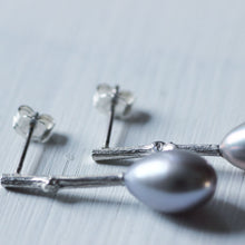 Load image into Gallery viewer, Pearl_drop_earrings-oval_grey_pearls closer shot on white background