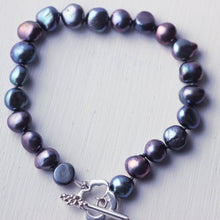 Load image into Gallery viewer, Knotted pearl bracelet blue pearls with shades of violet flower clasp placed on white background