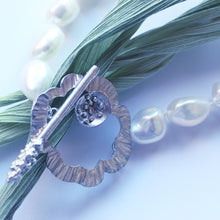 Load image into Gallery viewer, Knotted pearl pendant necklace, silver flower clasp