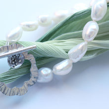 Load image into Gallery viewer, Knotted pearl pendant necklace, silver flower clasp