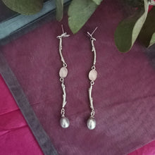 Load image into Gallery viewer, Long dangle silver earrings - morganites and pearls