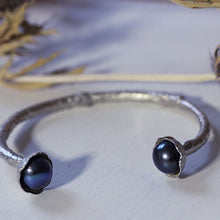 Load image into Gallery viewer, Twig silver cuff bracelet set with pearls