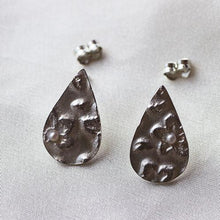 Load image into Gallery viewer, Silver pearl drop earrings, engraved flower pattern