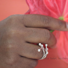 Load image into Gallery viewer, Adjustable silver ring, twig design, white pearls
