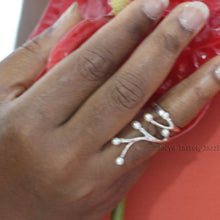 Load image into Gallery viewer, Adjustable silver ring, twig design, white pearls