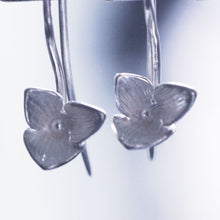 Load image into Gallery viewer, Trillium silver drop earrings for every day - closer up shot of the flowers - white background