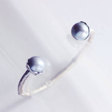 Load image into Gallery viewer, Twig silver cuff bracelet set with pearls