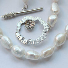 Load image into Gallery viewer, Knotted pearl pendant necklace, silver flower clasp - focus on the flower clasp - white background