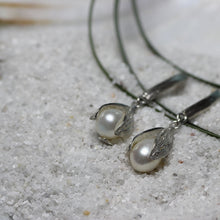 Load image into Gallery viewer, Organic dangle earrings