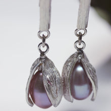 Load image into Gallery viewer, Organic dangle earrings