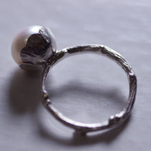 Load image into Gallery viewer, Silver ring for women, solitaire pearl ring, twig design