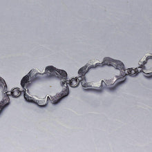 Load image into Gallery viewer, Flower chain bracelet