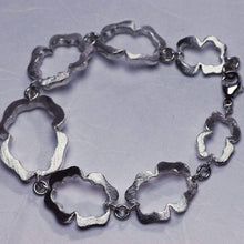 Load image into Gallery viewer, Flower chain bracelet