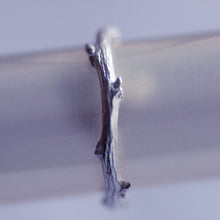 Load image into Gallery viewer, Large silver flower ring, three-petal flower set with a pearl