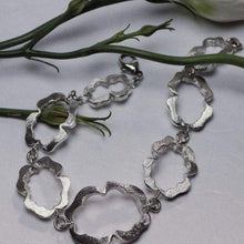 Load image into Gallery viewer, Flower chain bracelet