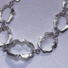 Load image into Gallery viewer, Flower chain bracelet