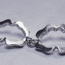 Load image into Gallery viewer, Flower chain bracelet