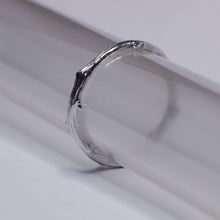 Load image into Gallery viewer, Gold stackable rings, twig design