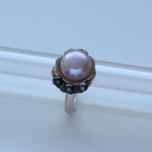 Load image into Gallery viewer, Silver flower ring