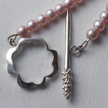 Load image into Gallery viewer, Macro pic of flower clasp necklace, Pink Pearls