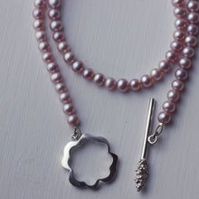 Load image into Gallery viewer, Flower necklace, Pink Pearls on white background