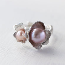 Load image into Gallery viewer, Two flowers twig ring, set with pearls