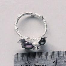 Load image into Gallery viewer, Two flowers twig ring, set with pearls
