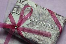 Charger l'image dans la galerie, Send some love with the gift wraps options I offer, gift wrap with pink ribbon and strass on a parm background