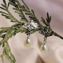 Load image into Gallery viewer, Silver Heart drop pearl earrings
