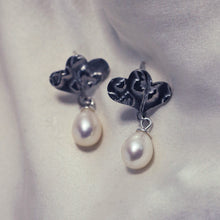 Load image into Gallery viewer, Silver Heart drop pearl earrings
