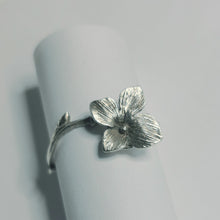 Load image into Gallery viewer, Closer shot top if adjustable flower ring, white background
