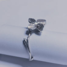 Load image into Gallery viewer, Closer shot of adjustable flower ring band, white background
