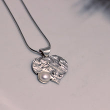 Load image into Gallery viewer, Engraved heart pendant, freshwater pearl
