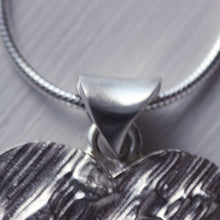 Load image into Gallery viewer, Engraved heart pendant, freshwater pearl
