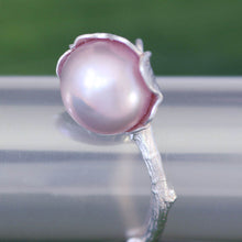 Load image into Gallery viewer, Pearl charm ring, sterling silver flower
