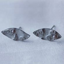 Load image into Gallery viewer, Pearl stud earrings, leaf shape and one pearl
