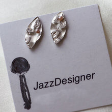 Load image into Gallery viewer, Pearl stud earrings, leaf shape and one pearl
